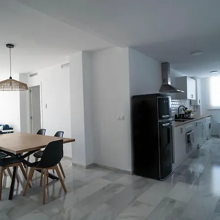 Spacious Three Bedroom Penthouse Lägenhet