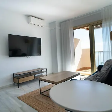 Spacious Three Bedroom Penthouse 아파트 푸엔히롤라