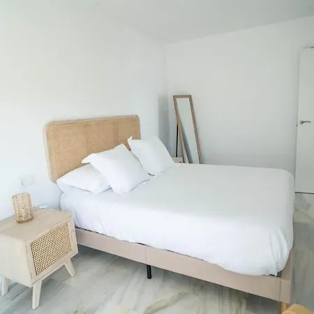 아파트 Spacious Three Bedroom Penthouse 푸엔히롤라