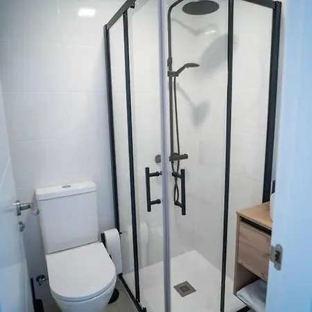 Spacious Three Bedroom Penthouse 푸엔히롤라