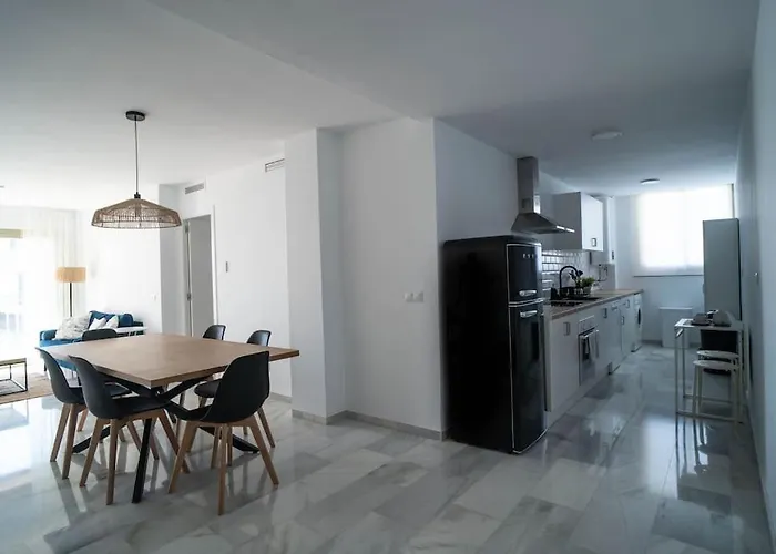 Spacious Three Bedroom Penthouse Apartament