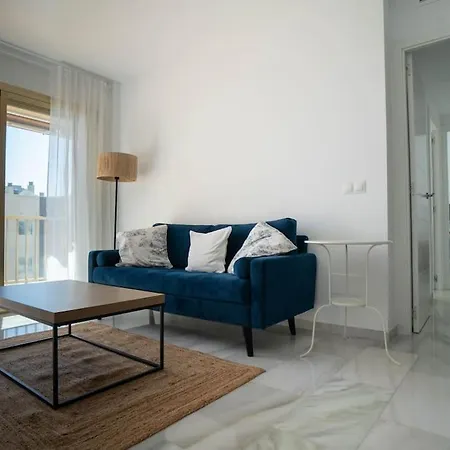 Spacious Three Bedroom Penthouse Διαμέρισμα *